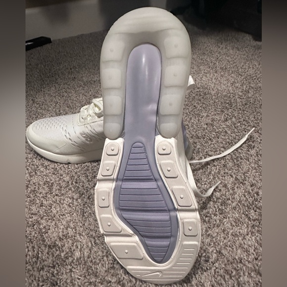 Women’s Nike 270 - Picture 2 of 3